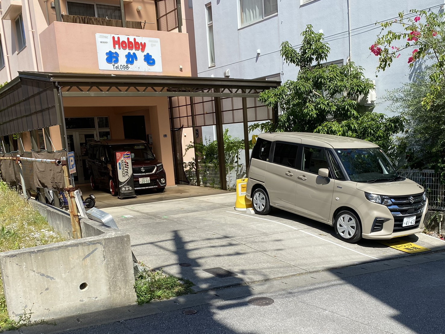 おもろまち駅交差点から車で1分、徒歩5分