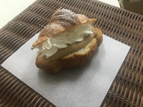 クロワッサンキャラメルホイップ