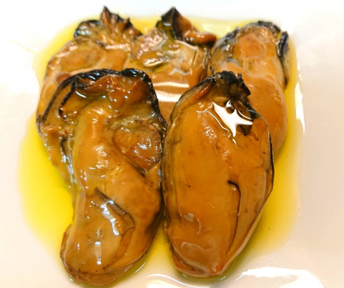 牡蠣の燻製バージンオイル漬け　Smoked Oysters Marinated in Olive Oil