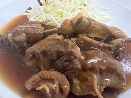 【メニュー紹介】溢れる肉汁!特製とろとろスペアリブ