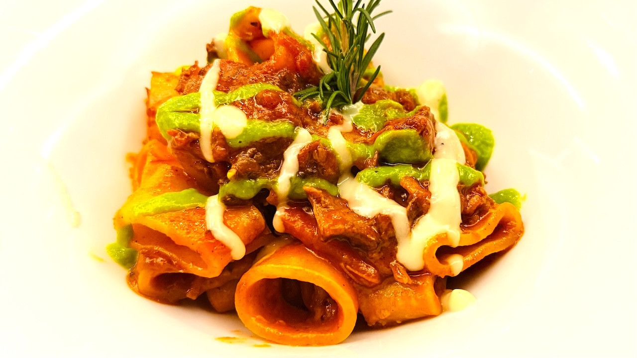 パッケリパスタのナスのノルマ風 Paccheri quasi a Norma