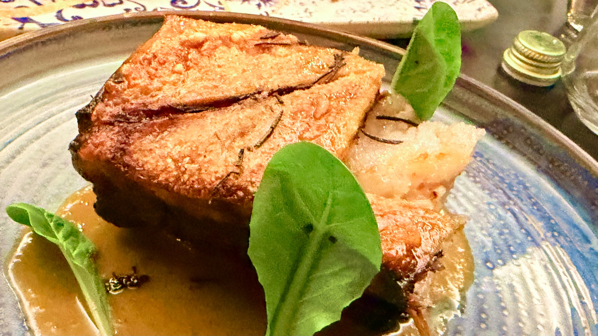 皮付きの子豚バラ肉のロースト Pancia arrosto di maialino.
