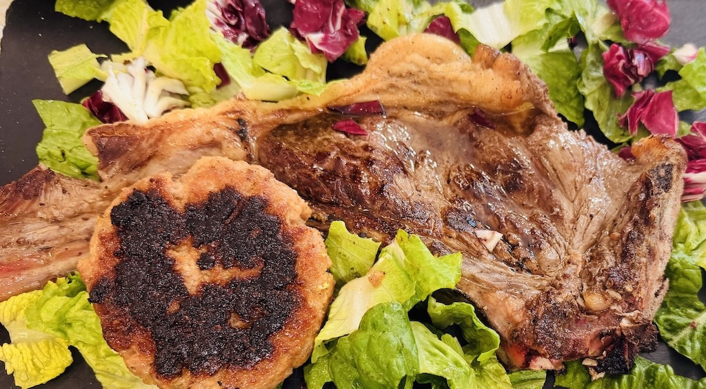 Catagnaの馬肉のステーキとミートボール