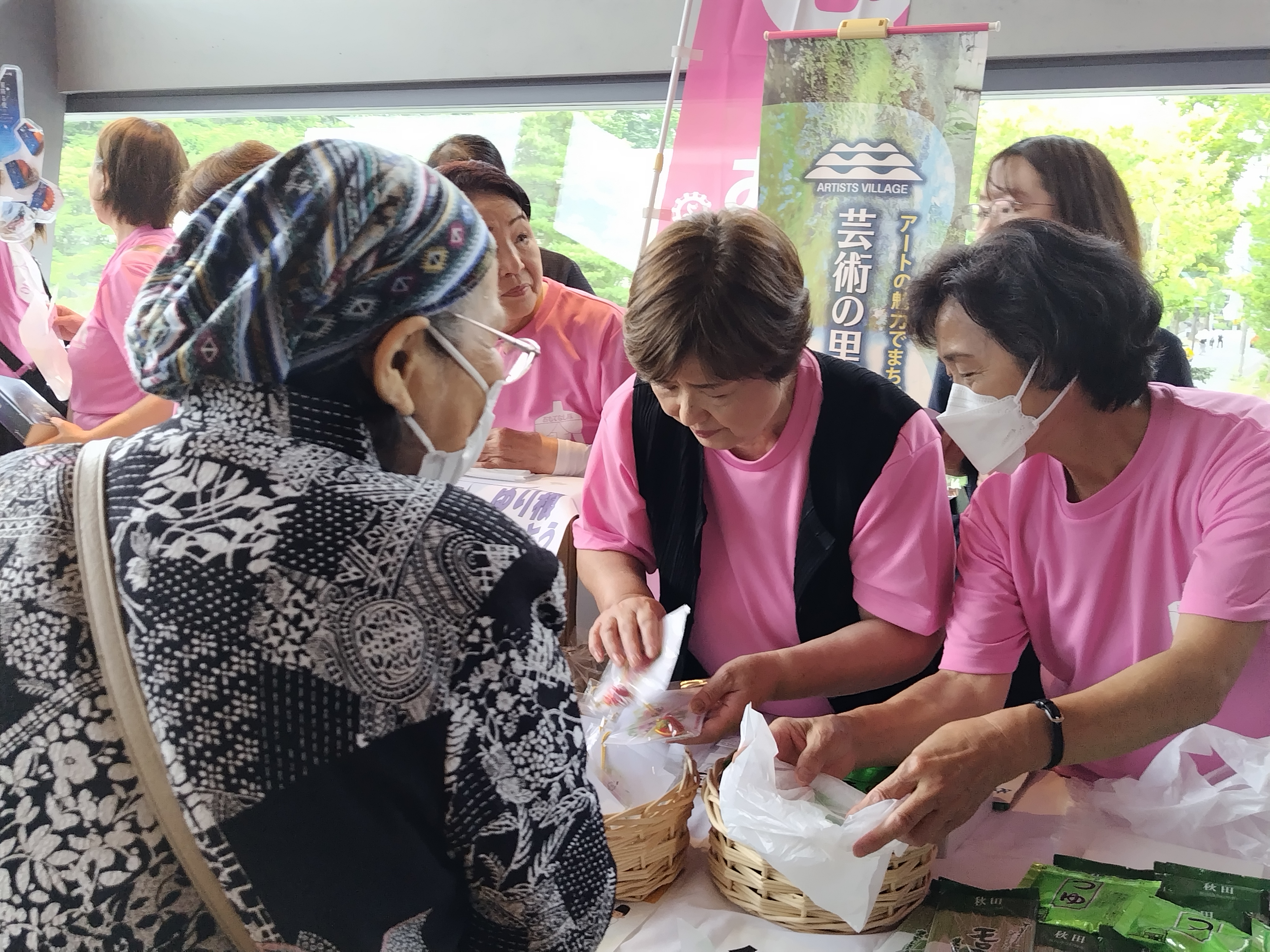 【女性部】令和7年度 東北六県・北海道商工会女性部員交流研修会及び第24回東北六県・北海道商工会女性部主張発表ブロック大会にておもてなししました!