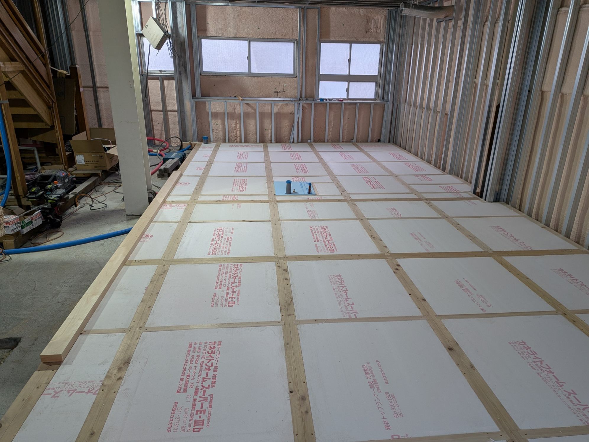 床組工事　　断熱材