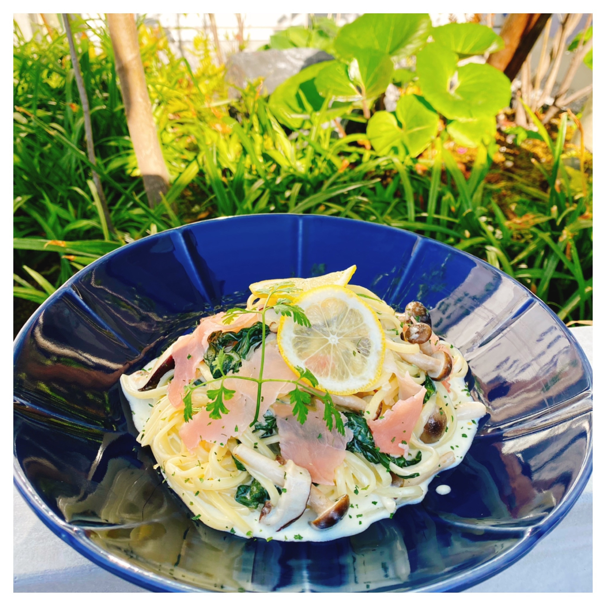 レモン香る きのこと生ハムのクリーム生パスタ