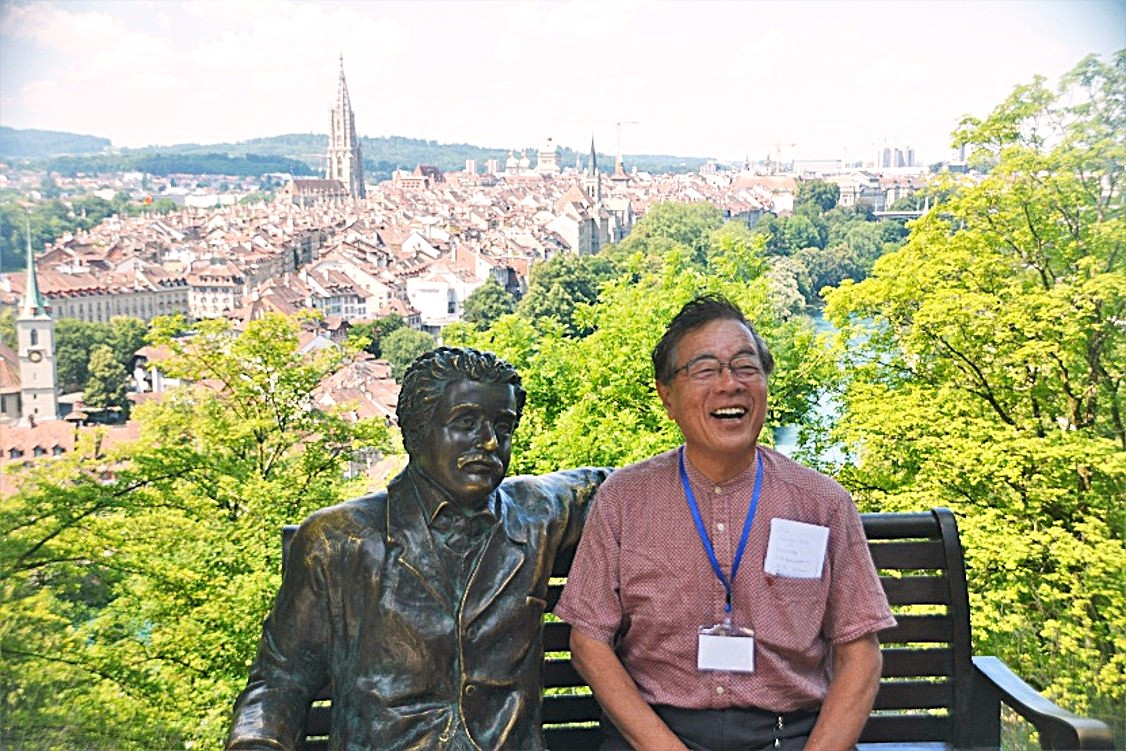 藤野前会長とアインシュタイン像