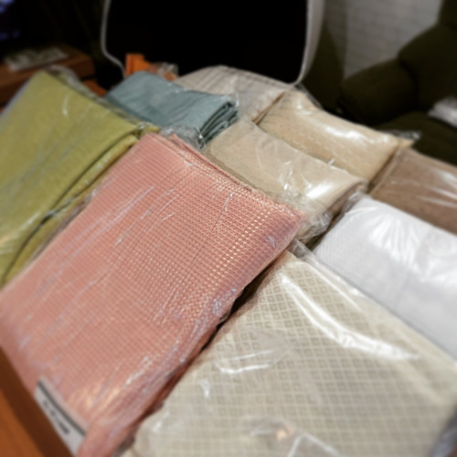 カーテン2枚組各サイズとも税込1000円!オープン当初からご好評いただいております。長さは100cm未満~220cm以上のものまでご用意しています