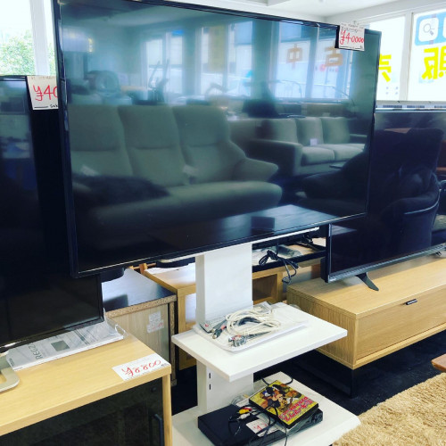 壁掛け風テレビスタンド+49型液晶テレビ、入荷のお知らせ