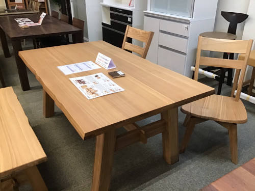 タモ無垢材ダイニングセット再展示