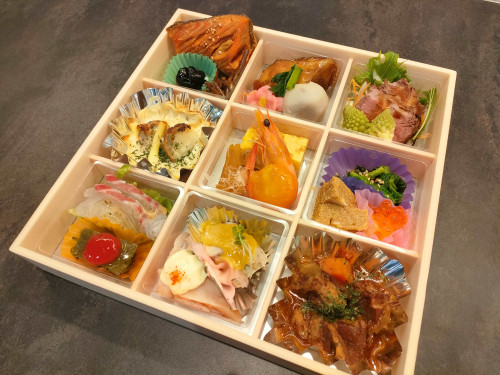 12月31日 1人盛り9マス仕切り折詰 ご予約のお知らせ