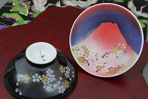 幸せを呼ぶ赤冨士竹型茶碗