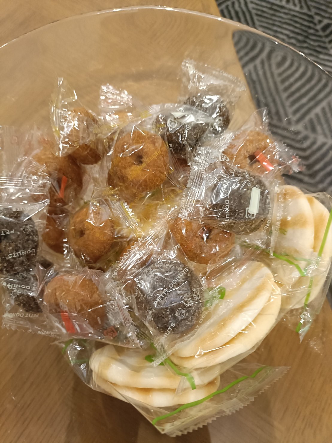 お菓子 共有スペース