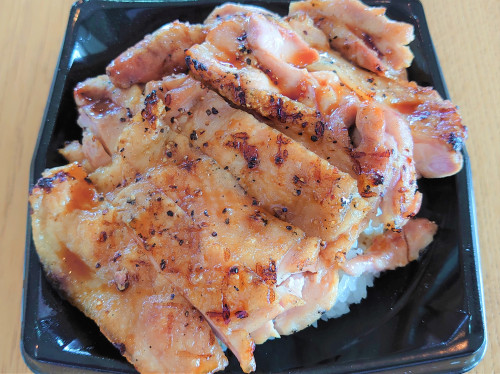 窯焼き 炭火焼き鳥丼の販売始めました