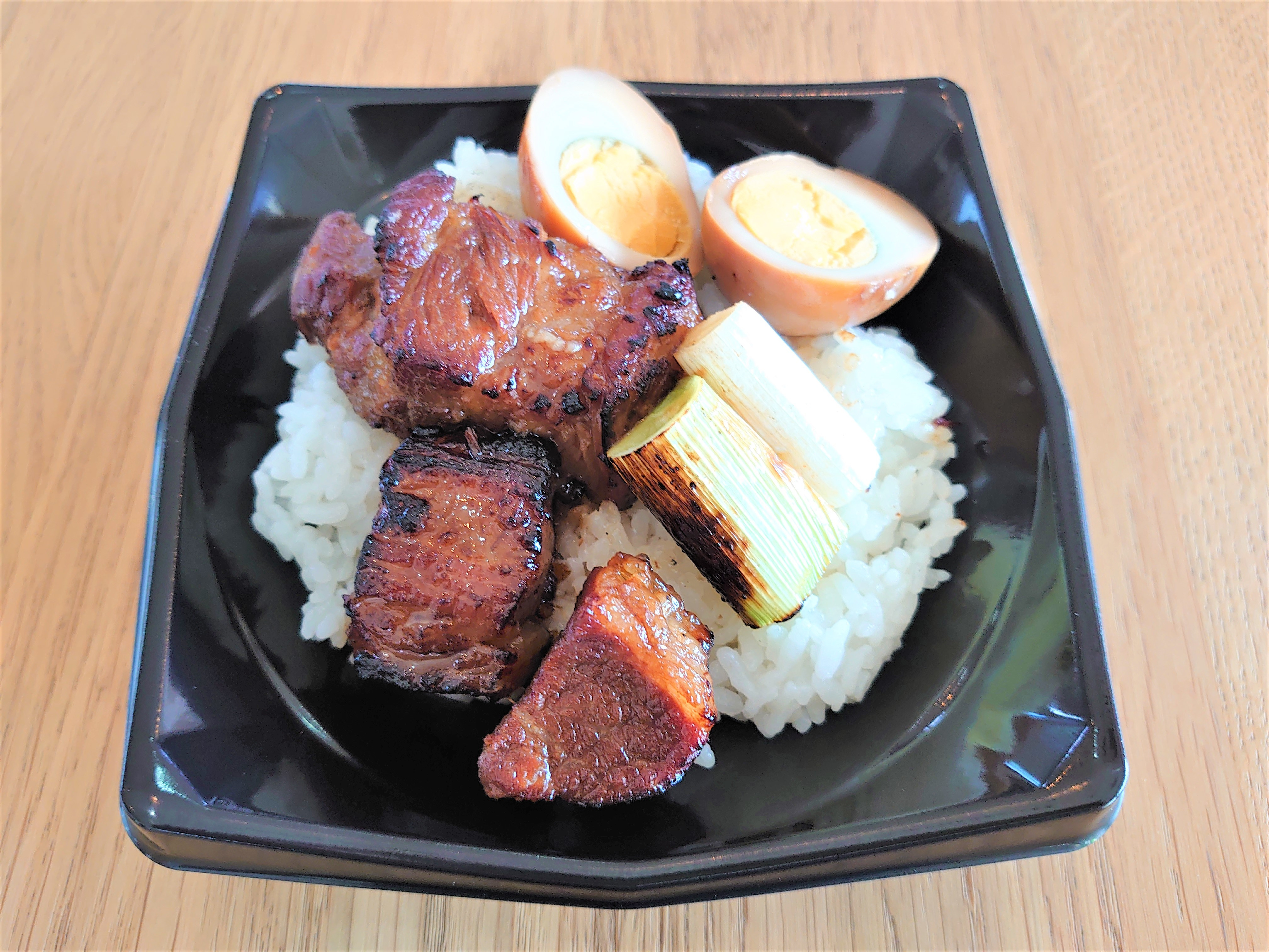 豚バラ角煮丼
