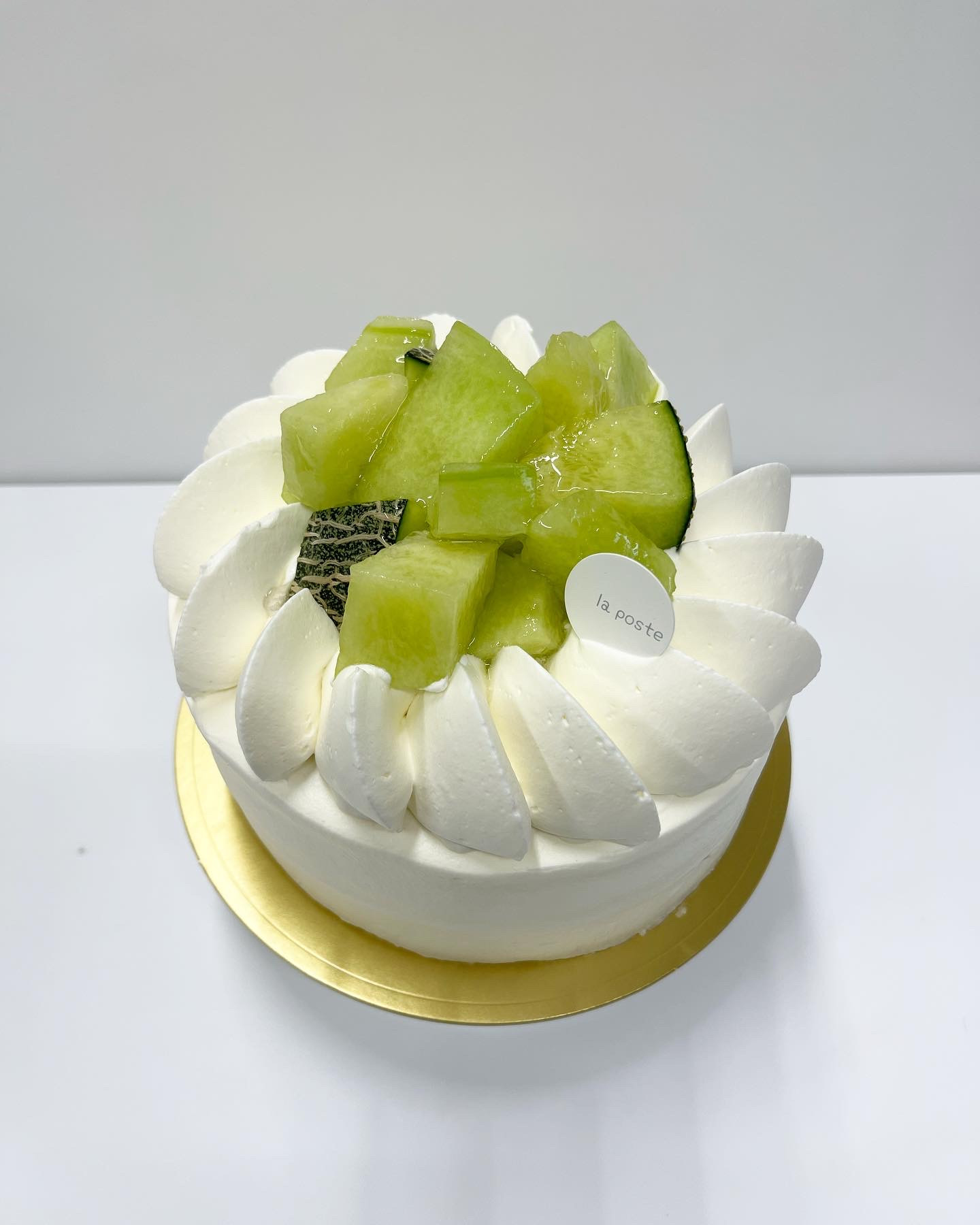 今年もホールケーキのフルーツがいちごからメロンに変わりました🍈