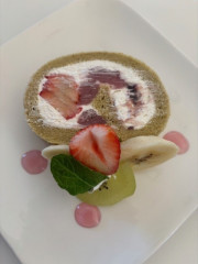 人気の桜ロールケーキ
