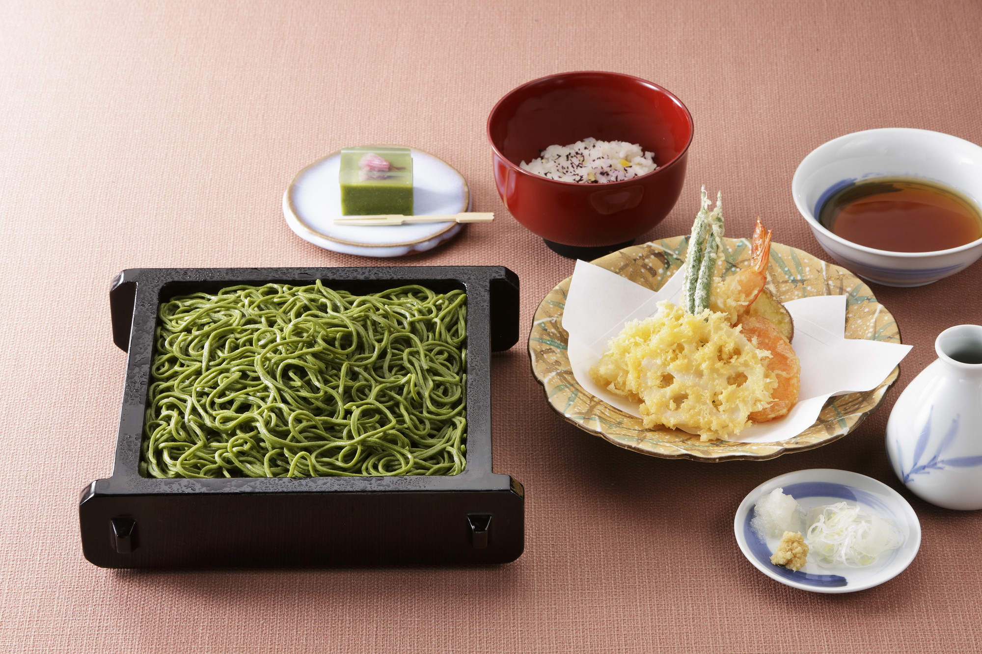 【新緑の季節限定】京都宇治抹茶をたっぷりと♪「茶そば御膳」