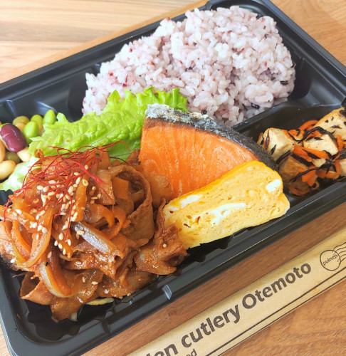 新登場☆生姜を食べる!しょうが焼&焼鮭弁当