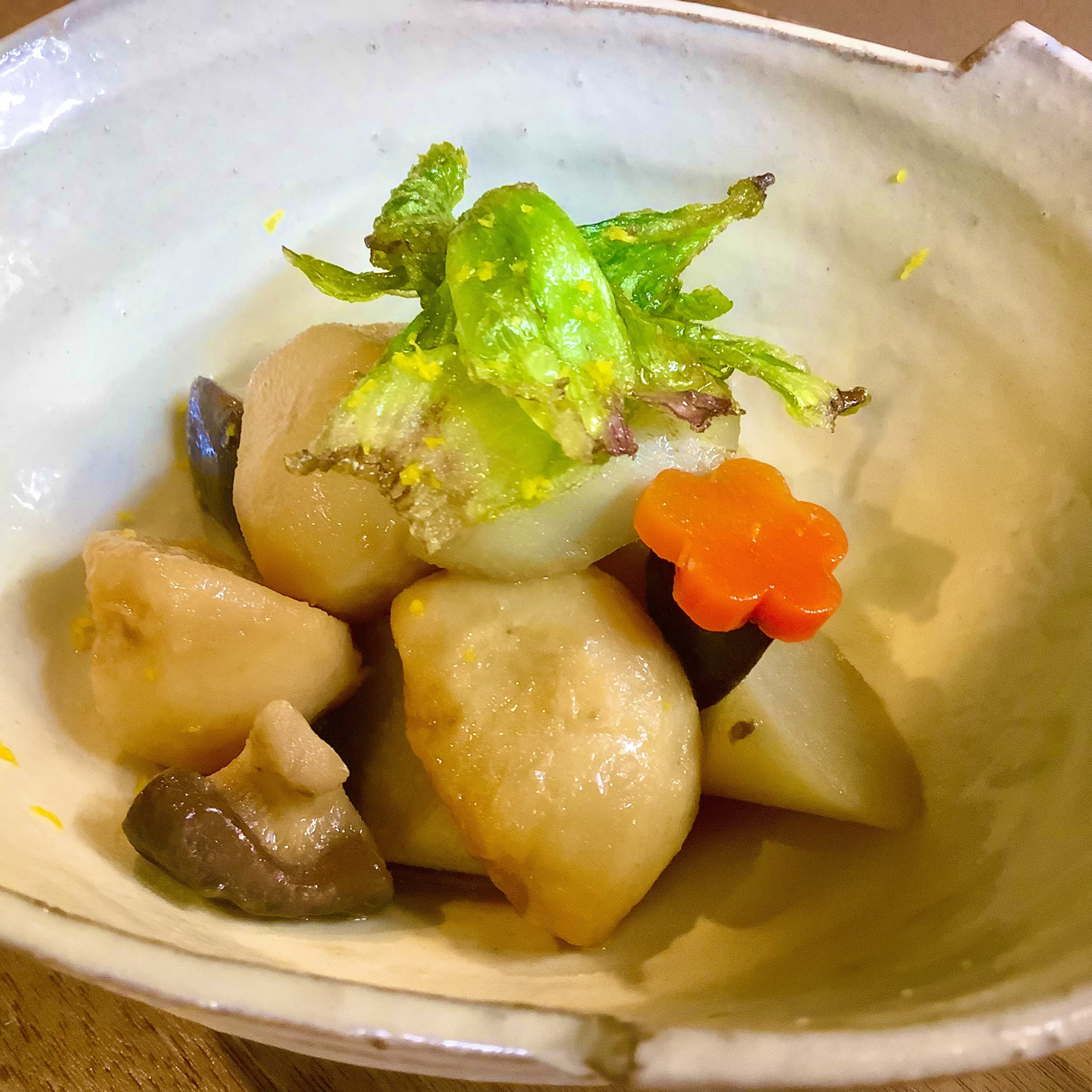 新じゃがと山うどの煮物