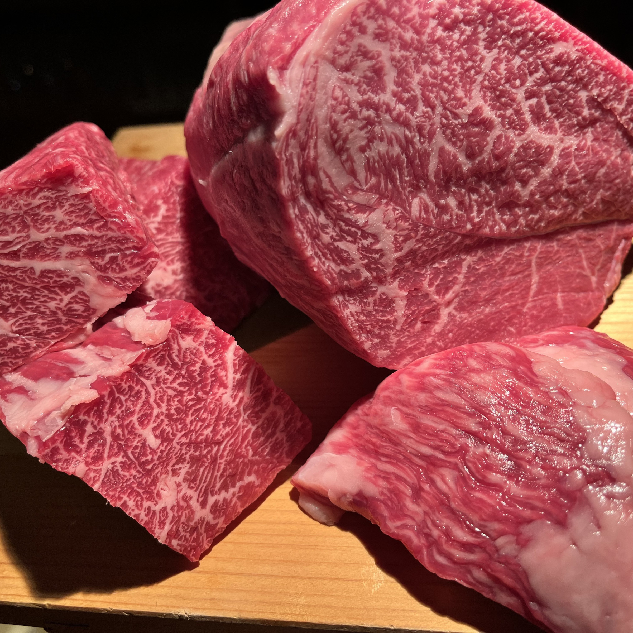 日本が誇る「紀州備長炭」を使用した黒毛和牛の炭焼きステーキは絶品！！