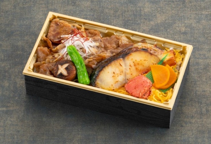 ① 牛すき焼と本さわらの西京焼
