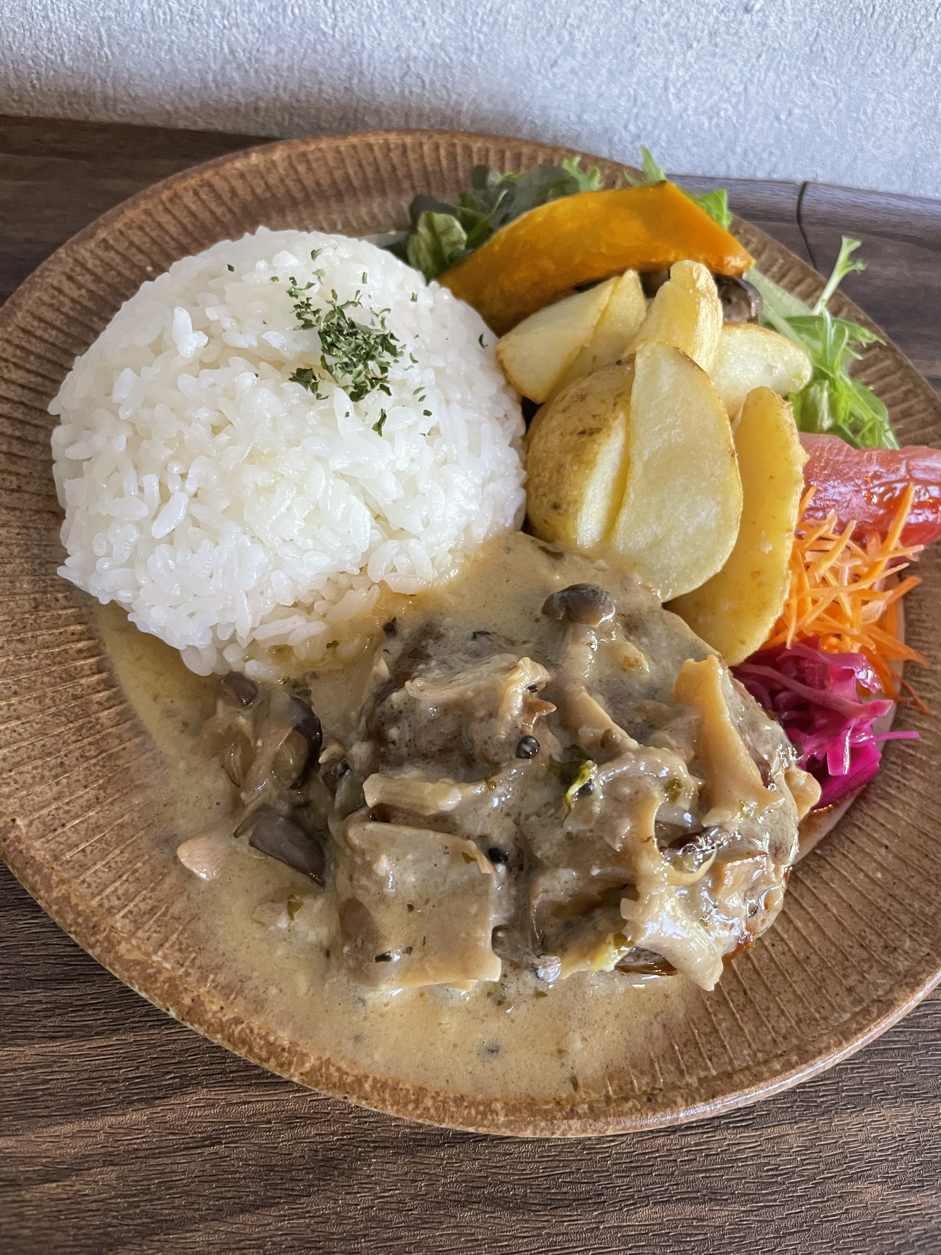 濃厚きのこクリームハンバーグプレート