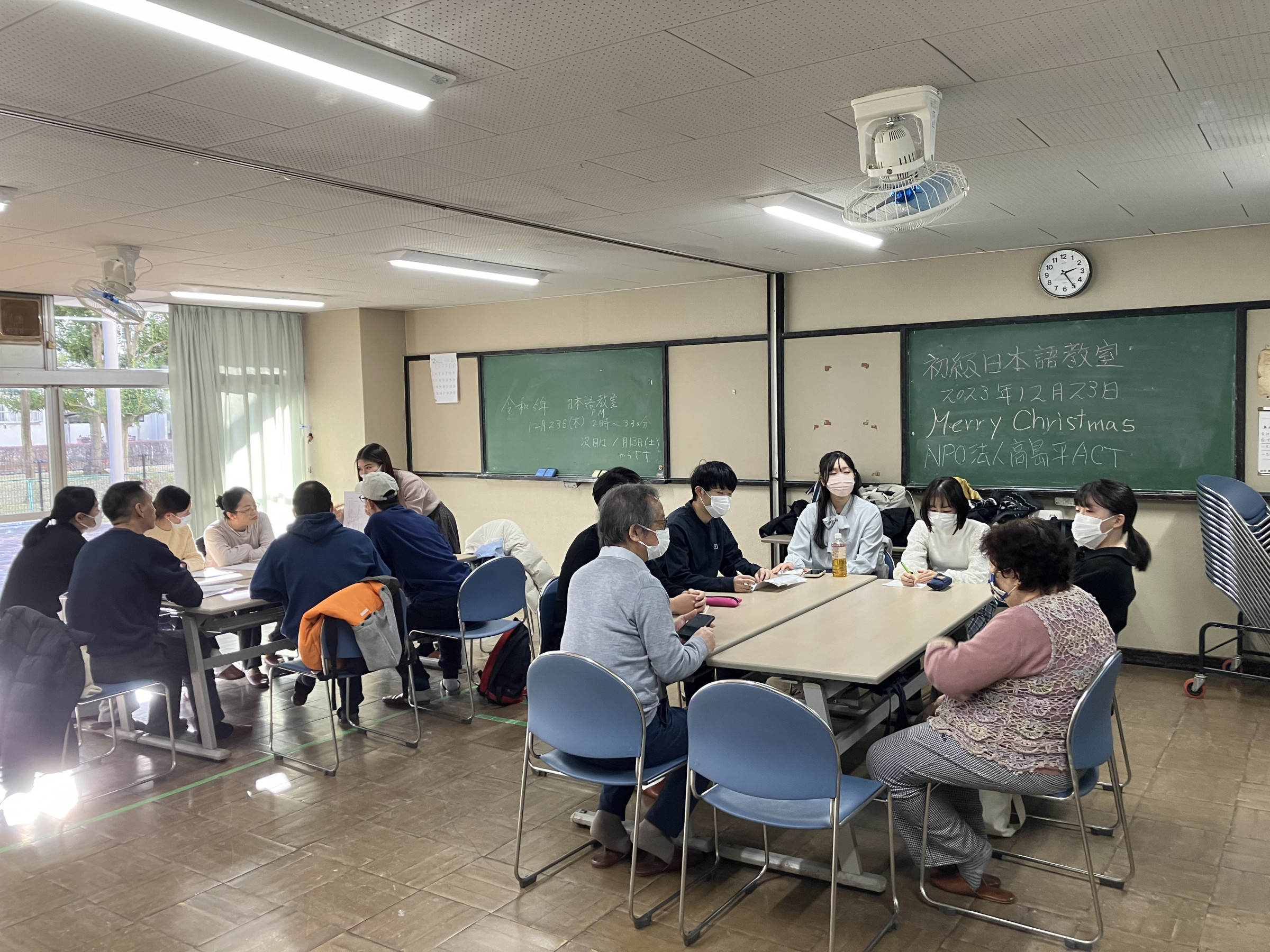 12月23日、令和5年度東京都在住外国人支援事業助成」対象事業として助成を受けている日本語教室を野呂ゼミの学生が見学しました。