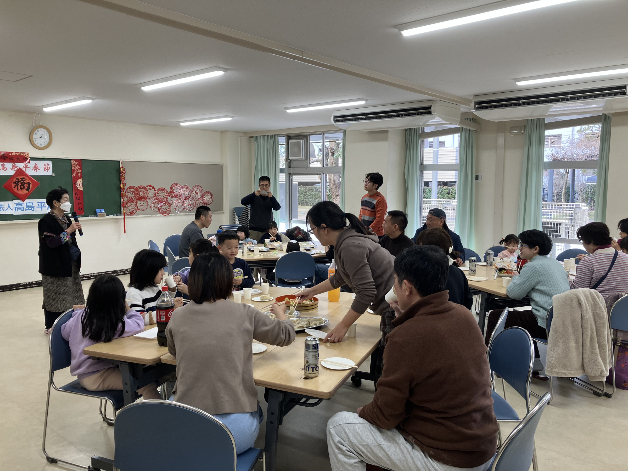 1月26日（日）に2025高島平春節を開催しました。当日は50名を超える団地住民が参加しました。子どもたちも餃子づくりに参加し、楽しい春節（中国のお正月）でした