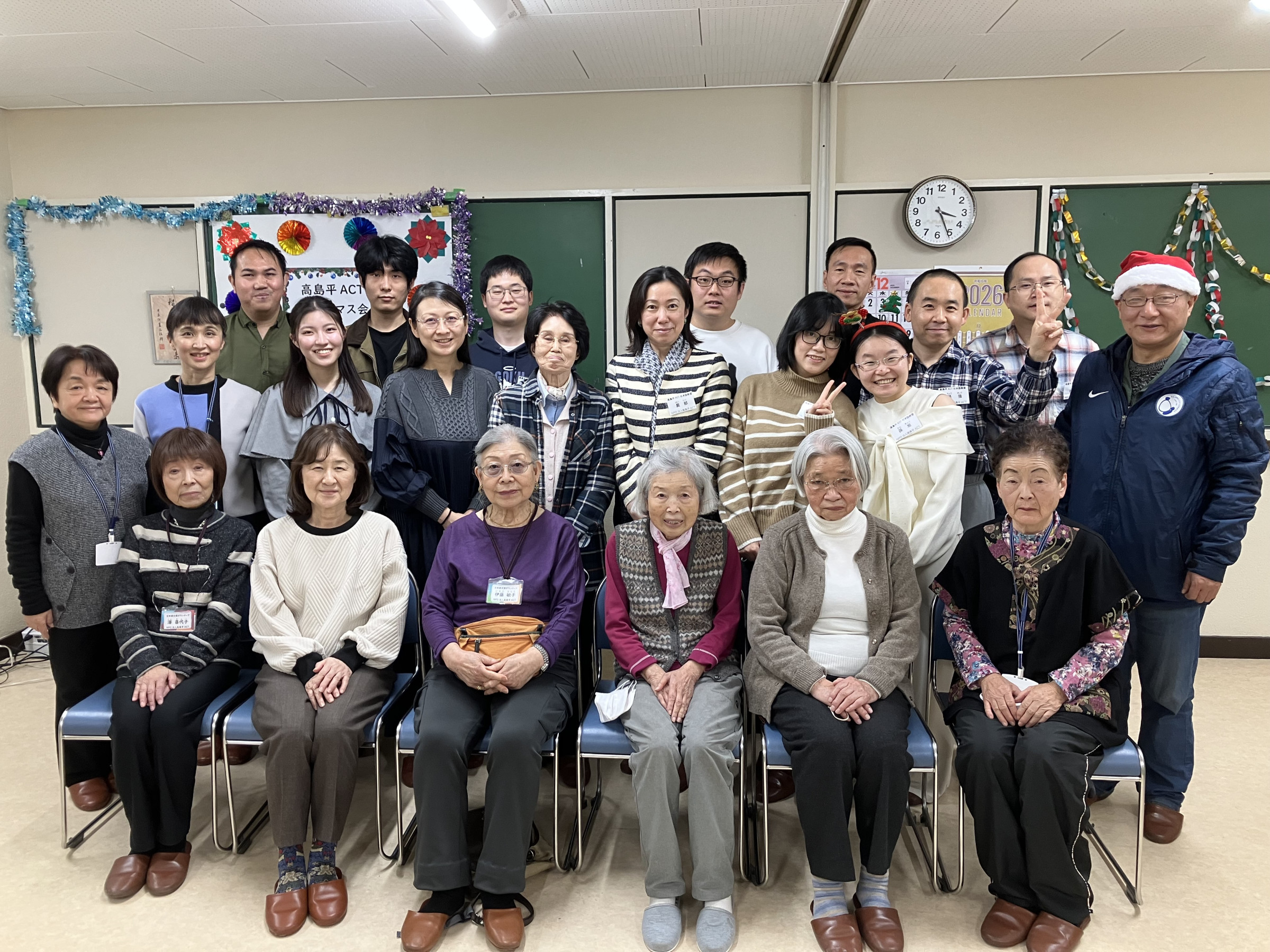 12月20日の日本語教室は近隣の日本人住民を交えてクリスマス会を開催しました。クイズや歌で楽しみました。30名の参加でした。