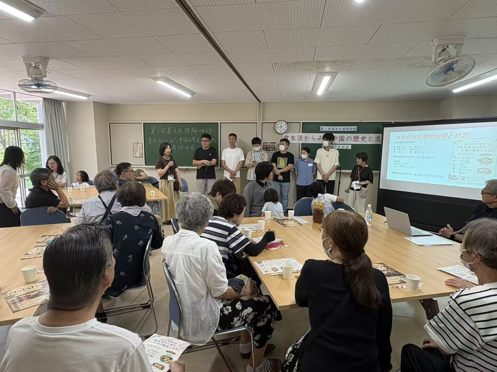 7月25日、第1回異文化理解研修を開催しました。当日は中国の食文化からみた歴史と文化について考えました。50名の方が参加しました。