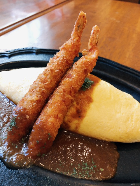 エビフライカレーオムライス
