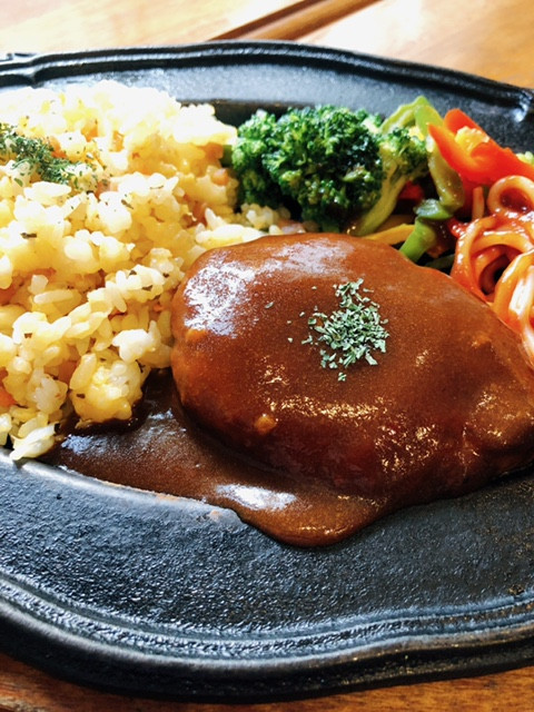 ハンバーグピラフ
