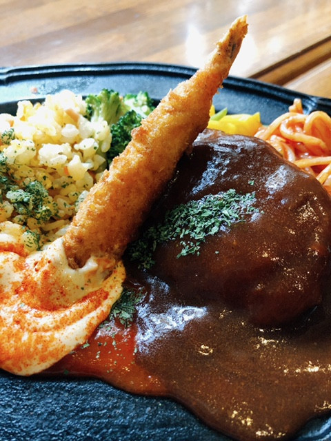 ハンバーグ&エビフライピラフ