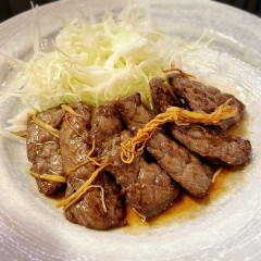 鯨生姜焼き(Kujira-syougayaki)・glilled whales meat ,ginger soy sauce・??・??