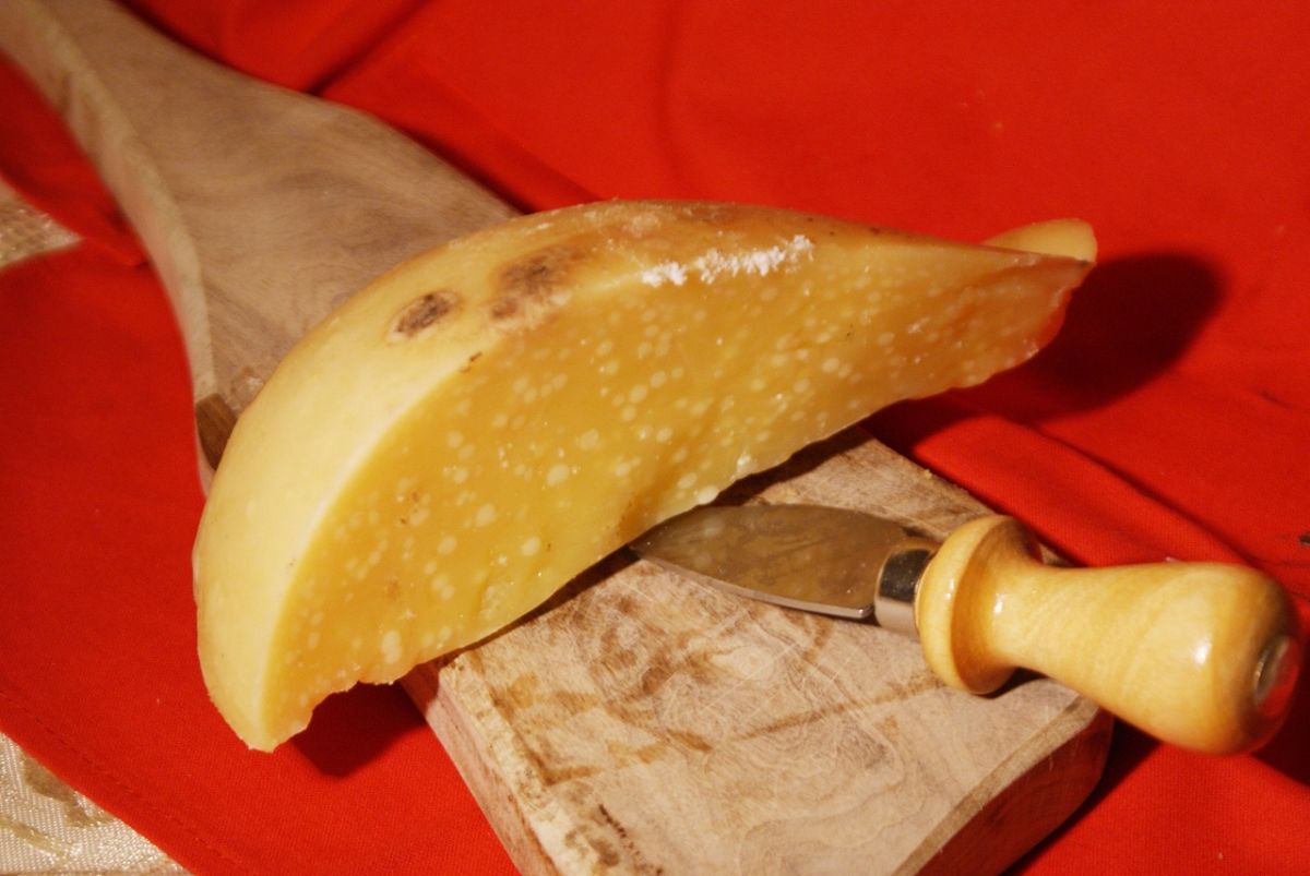 珍しいカーチョカヴァッロの熟成タイプ。チーズセットは季節限定人気商品です。お早めに！