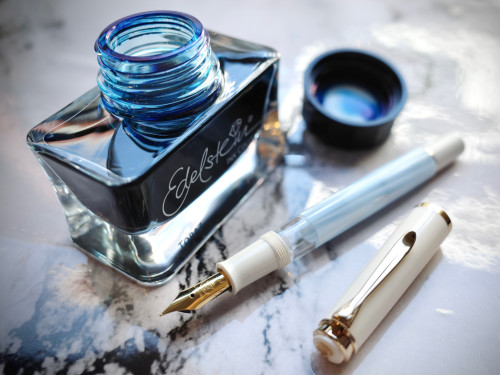 Pelikan限定モデル「クラシック200パステルブルー」入荷。