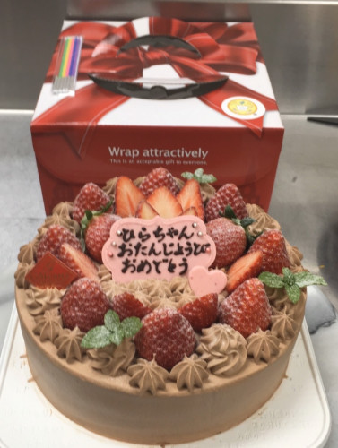 【苺の生チョコバースデーケーキ♪】