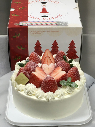 【苺のホールケーキ♪-1】
