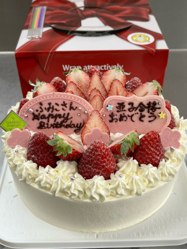 【苺のお祝いケーキ♪】