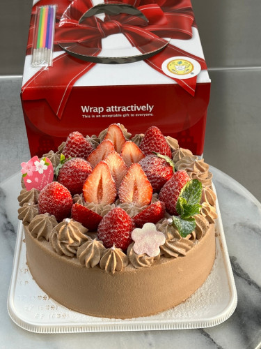【苺の生チョコバースデーケーキ♪】