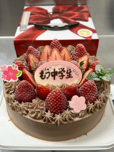 【苺の生チョコお祝いケーキ♪】
