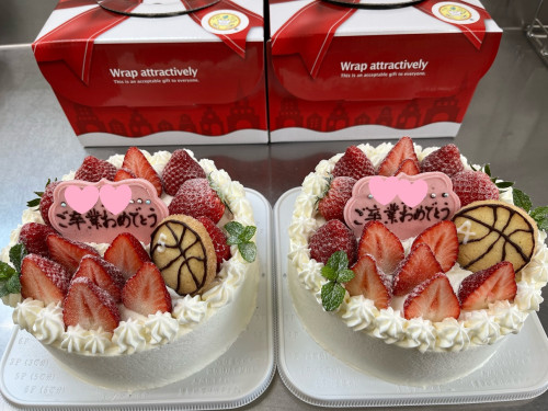 【2つの卒業お祝いケーキ♪】
