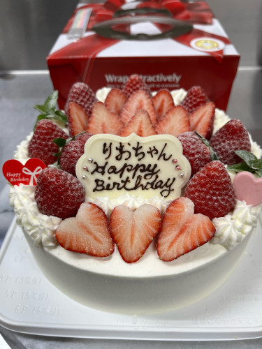 【苺のバースデーケーキ♪】
