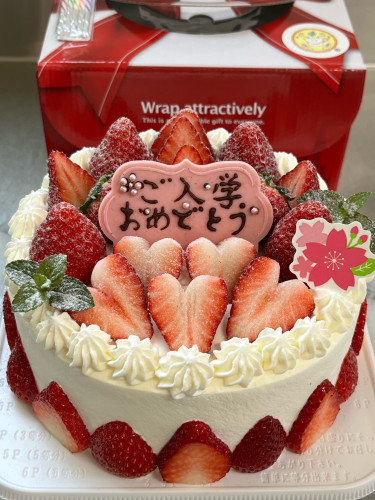 【苺いっぱいバースデーケーキ♪】