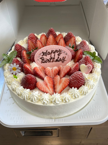 【苺のバースデーケーキ♪-1】