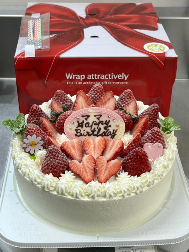 【苺のバースデーケーキ♪-2】