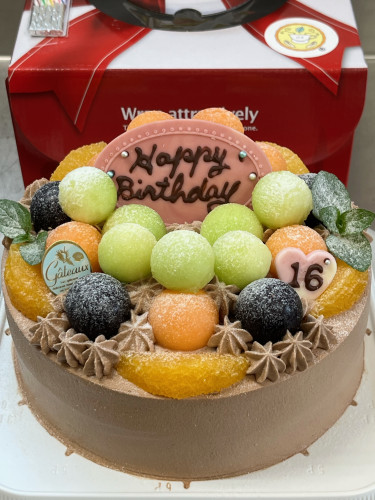 【フルーツいっぱい生チョコバースデーケーキ♪】