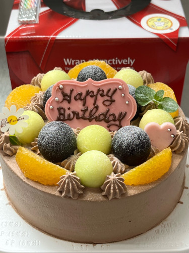 【葡萄とメロンの生チョコバースデーケーキ♪】