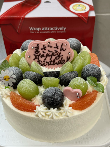 【シャインマスカットとナガノパープルのバースデーケーキ♪】